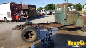 1946 Wood-fired Pizza Grain Truck Pizza Food Truck Electrical Outlets Texas Gas Engine for Sale