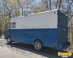 1989 P30 Kitchen Food Truck All-purpose Food Truck Concession Window New York Gas Engine for Sale