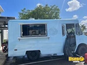 1990 P30 Step Van Kitchen Food Truck All-purpose Food Truck Concession Window Florida Gas Engine for Sale