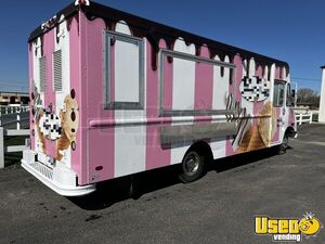 1995 P30 Ice Cream Truck Exterior Customer Counter Montana Diesel Engine for Sale