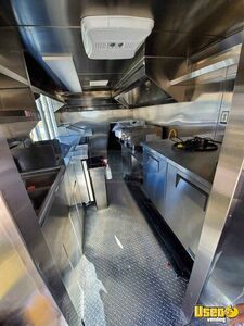 1995 P30 Step Van Kitchen Food Truck All-purpose Food Truck Stainless Steel Wall Covers Texas Gas Engine for Sale