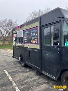 1998 P30 All-purpose Food Truck Concession Window Michigan Gas Engine for Sale