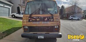 1998 P30 Catering Food Bus All-purpose Food Truck Insulated Walls Colorado Gas Engine for Sale