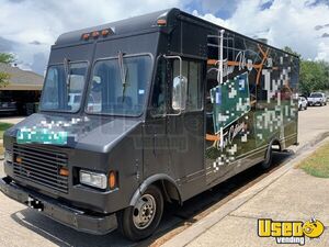1998 P30 Step Van Kitchen Food Truck All-purpose Food Truck Stainless Steel Wall Covers Texas Diesel Engine for Sale