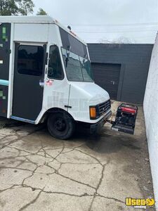 1998 P30 Step Van Mobile Business Unit Other Mobile Business Concession Window Michigan Gas Engine for Sale