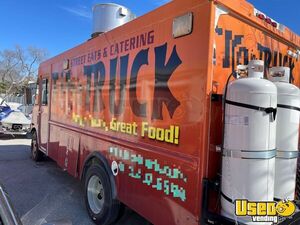 1999 P30 All-purpose Food Truck Stainless Steel Wall Covers Kansas Diesel Engine for Sale