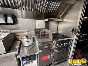 1999 Utility Master Kitchen Food Truck All-purpose Food Truck Diamond Plated Aluminum Flooring Utah Diesel Engine for Sale