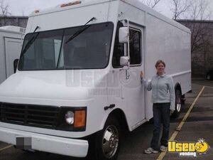 2000 P30 Workhorse All-purpose Food Truck Tennessee for Sale