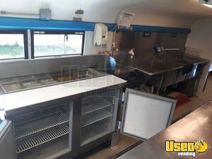 2001 Diesel Built Bus Kitchen Food Truck All-purpose Food Truck Refrigerator North Carolina Diesel Engine for Sale