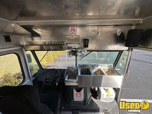 2001 P42 All-purpose Food Truck Work Table Ohio Diesel Engine for Sale