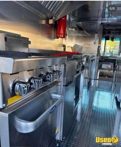 2001 Utilimaster Kitchen Food Truck All-purpose Food Truck Deep Freezer Florida for Sale