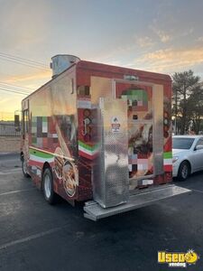 2003 P30 Step Van Kitchen Food Truck All-purpose Food Truck Air Conditioning Nevada Diesel Engine for Sale
