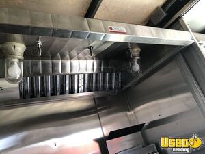 2003 P42 Workhorse Kitchen Food Truck All-purpose Food Truck Floor Drains Michigan Diesel Engine for Sale