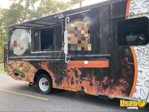 2004 Freightliner Mt45 Pizza Food Truck Stainless Steel Wall Covers Texas Diesel Engine for Sale