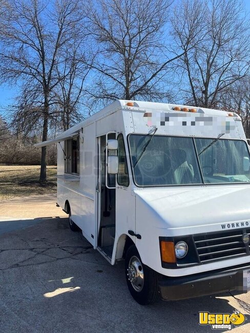 2004 P42 All-purpose Food Truck Missouri Gas Engine for Sale