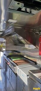 2006 Food Truck All-purpose Food Truck Diamond Plated Aluminum Flooring Florida Diesel Engine for Sale