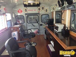2007 E450 Mobile Hair Salon And Barber Shop Truck Mobile Hair & Nail Salon Truck Cabinets Florida Diesel Engine for Sale