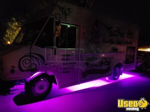 2008 Chassis Bakery Food Truck Diamond Plated Aluminum Flooring Texas Diesel Engine for Sale