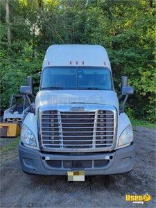 2016 Cascadia Freightliner Semi Truck 8 New Jersey for Sale