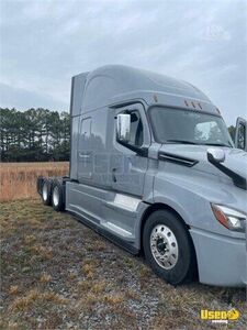 2019 Cascadia Freightliner Semi Truck Double Bunk Arkansas for Sale