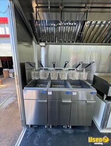 2024 Premium Kitchen Food Trailer Diamond Plated Aluminum Flooring Illinois Gas Engine for Sale