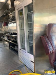 1982 P30 All-purpose Food Truck Insulated Walls Texas Gas Engine for Sale