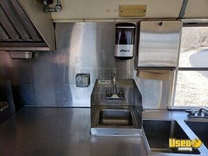1995 Harvester 3800 Food Truck All-purpose Food Truck Electrical Outlets Indiana Diesel Engine for Sale