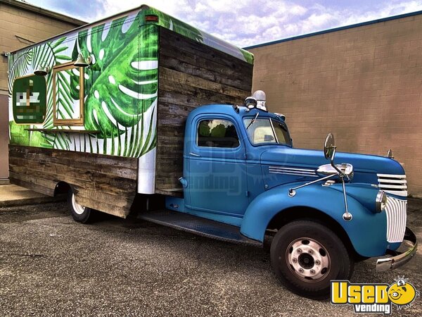 1946 Vintage Kitchen Food Truck All-purpose Food Truck Air Conditioning North Carolina Gas Engine for Sale