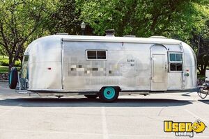 1958 Overlander Wood-fired Pizza Concession Trailer Pizza Trailer Air Conditioning Texas for Sale