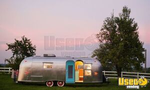 1960 Overlander Mobile Hair & Nail Salon Truck Tennessee for Sale