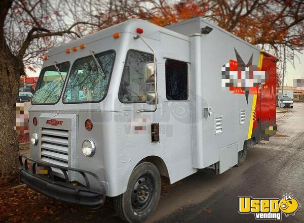 1966 P30 Kitchen Food Truck All-purpose Food Truck California Gas Engine for Sale