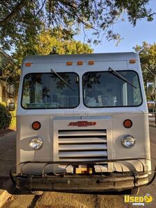 1966 P30 Kitchen Food Truck All-purpose Food Truck Deep Freezer California Gas Engine for Sale