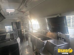 1968 Food Concession Trailer Kitchen Food Trailer Hot Water Heater Texas for Sale