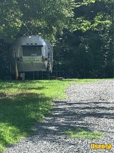 1970 Airstream Mobile Hair Salon Trailer Mobile Hair & Nail Salon Truck Air Conditioning North Carolina for Sale