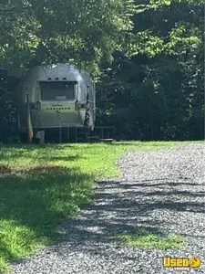 1970 Airstream Mobile Hair Salon Trailer Mobile Hair & Nail Salon Truck Air Conditioning North Carolina for Sale