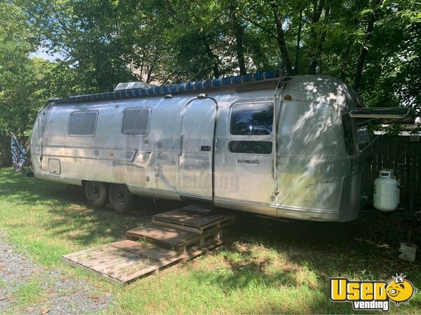 1970 Airstream Mobile Hair Salon Trailer Mobile Hair & Nail Salon Truck North Carolina for Sale