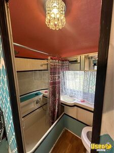1971 Mobile Salon Trailer Mobile Hair & Nail Salon Truck Electrical Outlets Texas for Sale