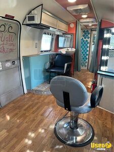 1971 Mobile Salon Trailer Mobile Hair & Nail Salon Truck Interior Lighting Texas for Sale