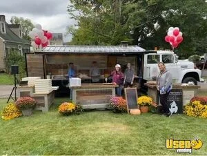 Pizza & Beer Truck Vintage International w/ 2005 GMC Engine & Mugnaini Wood Fired Oven for Sale in Virginia!