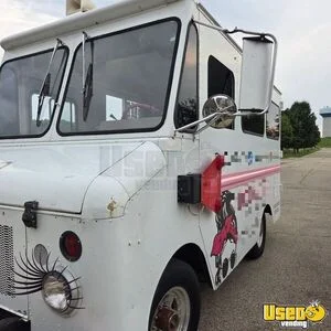 1972 Grumman Olson Kurbmaster Ice Cream Truck Transmission - Automatic Wisconsin Gas Engine for Sale