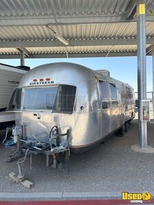 1972 Overland Mobile Hair & Nail Salon Truck Interior Lighting Texas for Sale