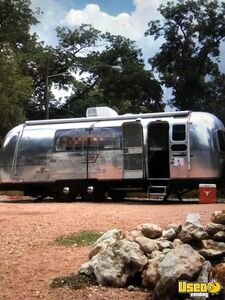 1972 Overland Mobile Hair & Nail Salon Truck Texas for Sale