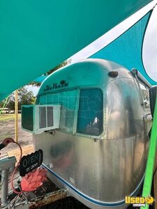 1972 Rolled Ice Cream & Frozen Yogurt Food Trailer Concession Trailer Spare Tire Texas for Sale