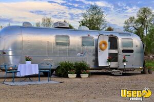 1973 Land Yacht Mobile Hair & Nail Salon Truck Generator Michigan for Sale