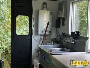 1973 P30 Step Van All-purpose Food Truck Upright Freezer New York Gas Engine for Sale