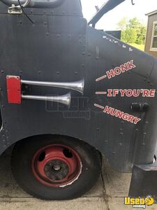 1973 Step Van Kitchen Food Truck All-purpose Food Truck Upright Freezer Indiana Gas Engine for Sale