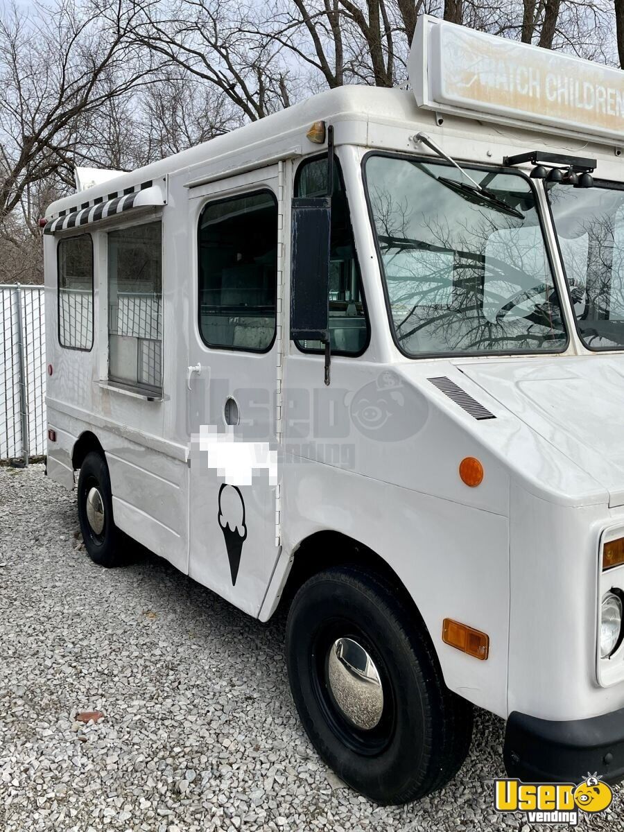 VINTAGE 1974 Chevrolet Step Van Ice Cream Truck Mobile Dessert Truck
