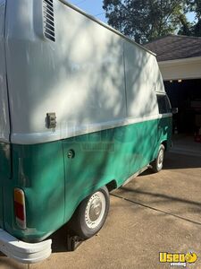 1974 Van All-purpose Food Truck Diamond Plated Aluminum Flooring Texas Gas Engine for Sale