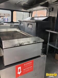 1976 Fleury Kitchen Food Truck All-purpose Food Truck Diamond Plated Aluminum Flooring Quebec for Sale