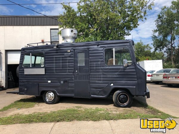 1976 Fleury Kitchen Food Truck All-purpose Food Truck Quebec for Sale
